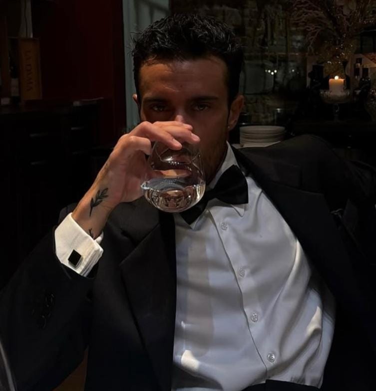 Circular headshot of Alex R. Stills